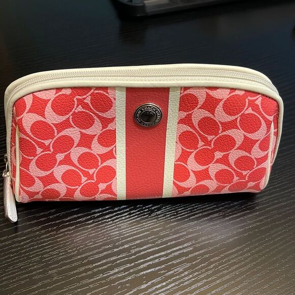 Coach Designer Handbag Bag Clutch great for iPhone, Make up, Other Accessories - Picture 2 of 12